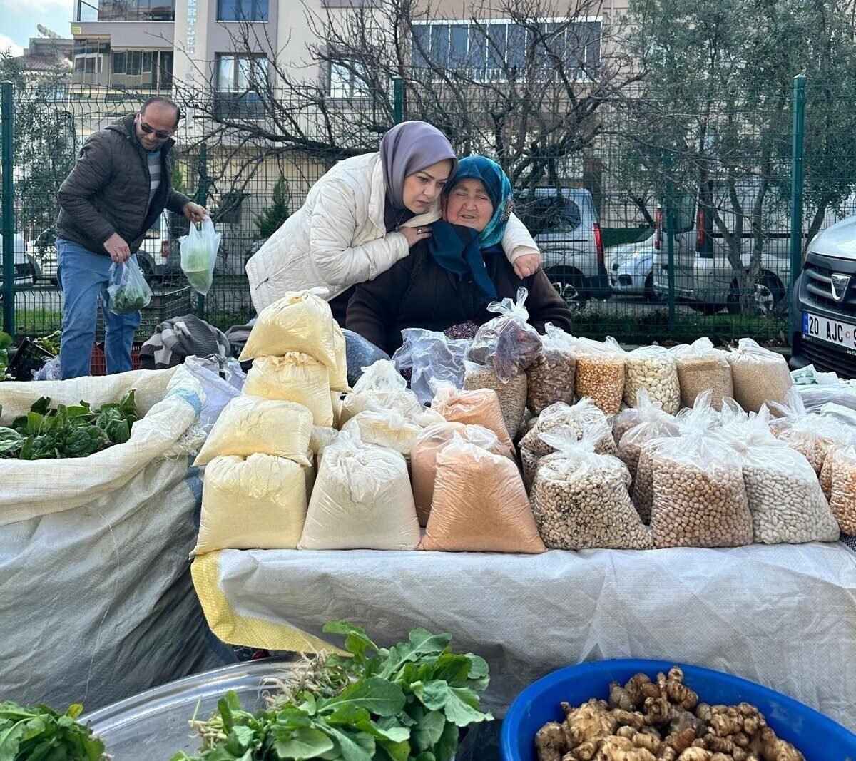 Milletvekili Ün, Meclis aralarında Denizli’yi karış karış geziyor