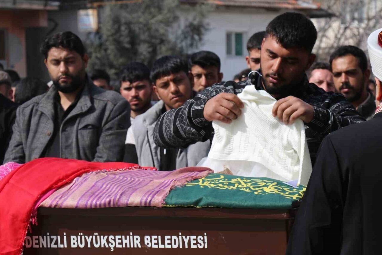 Minik Nazlı’yı son yolculuğuna tüm mahalleli birlikte uğurladı