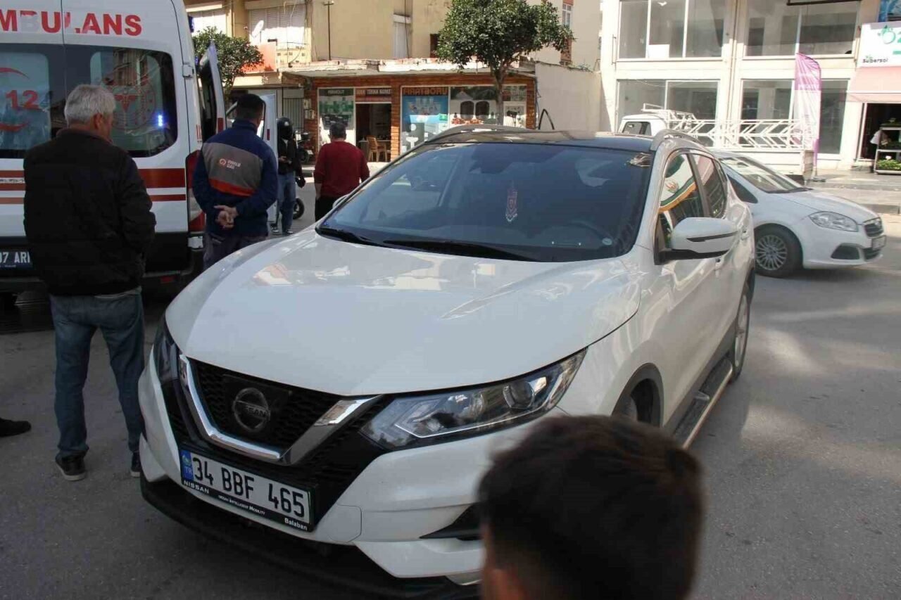 Motosiklet sürücüsü kazayı hafif sıyrıklarla atlattı.