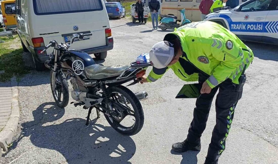 Manavgat’ta kontrolsüz kavşakta 2 motosikletin çarpışması sonucu meydana gelen trafik