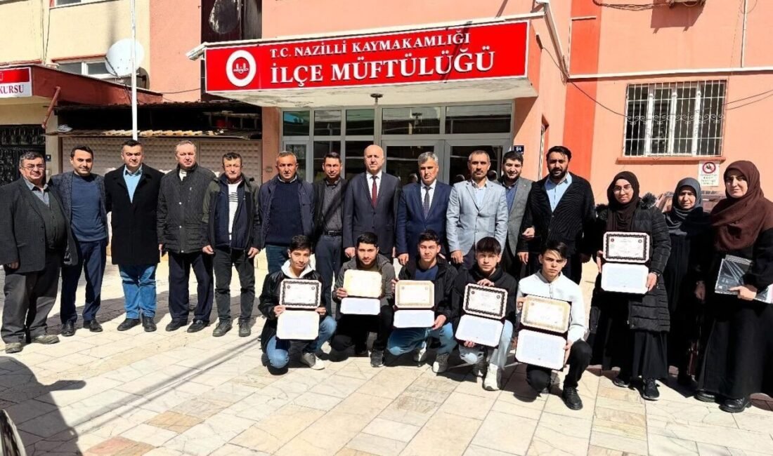 Nazilli İlçe Müftülüğü’ne bağlı Hafızlık Kur’an Kurslarında hafızlık eğitimini tamamlayan