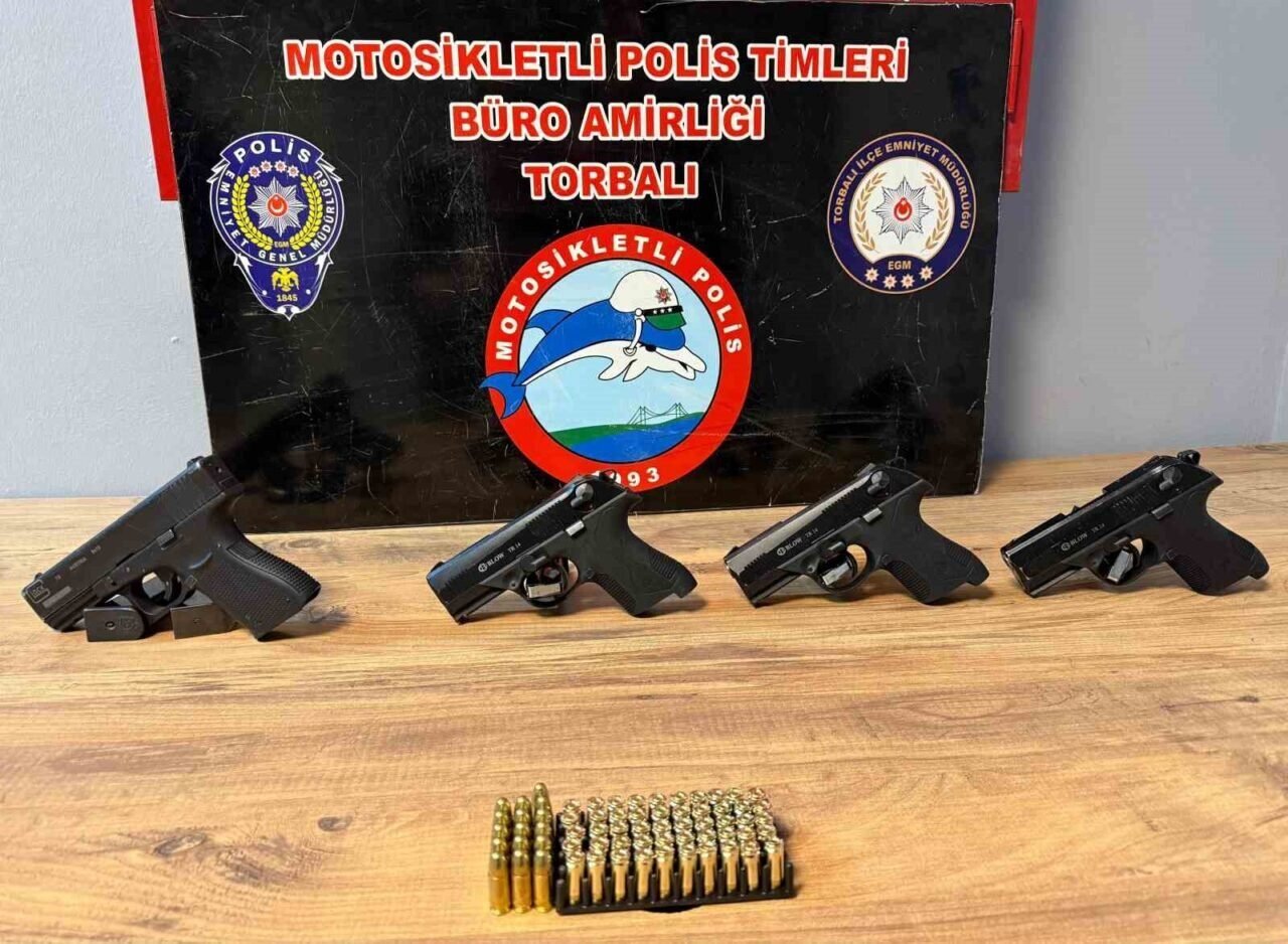 Polisi görünce tarlaya attığı çuvaldan 4 tabanca çıktı