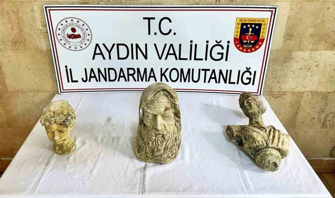Roma dönemine ait eserleri 200 bin dolara satmak isterken yakalandılar Aydın’ın Germencik ilçesinde ellerindeki Roma dönemine ait eserleri 200 bin