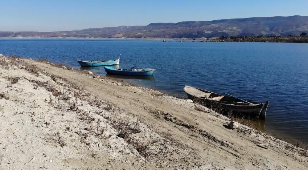 Salihli’de su ürünleri av yasağı başladı