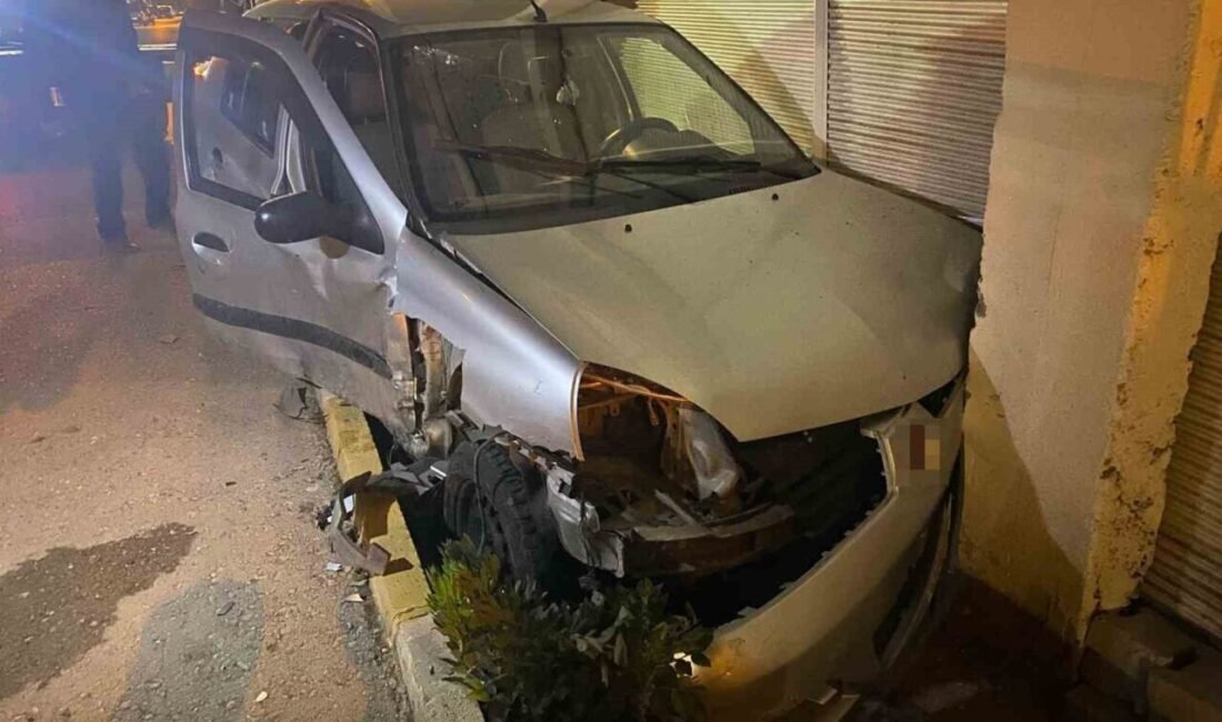 Antalya’nın Serik ilçesinde iki otomobilin karıştığı kazada 1 kişi yaralandı.