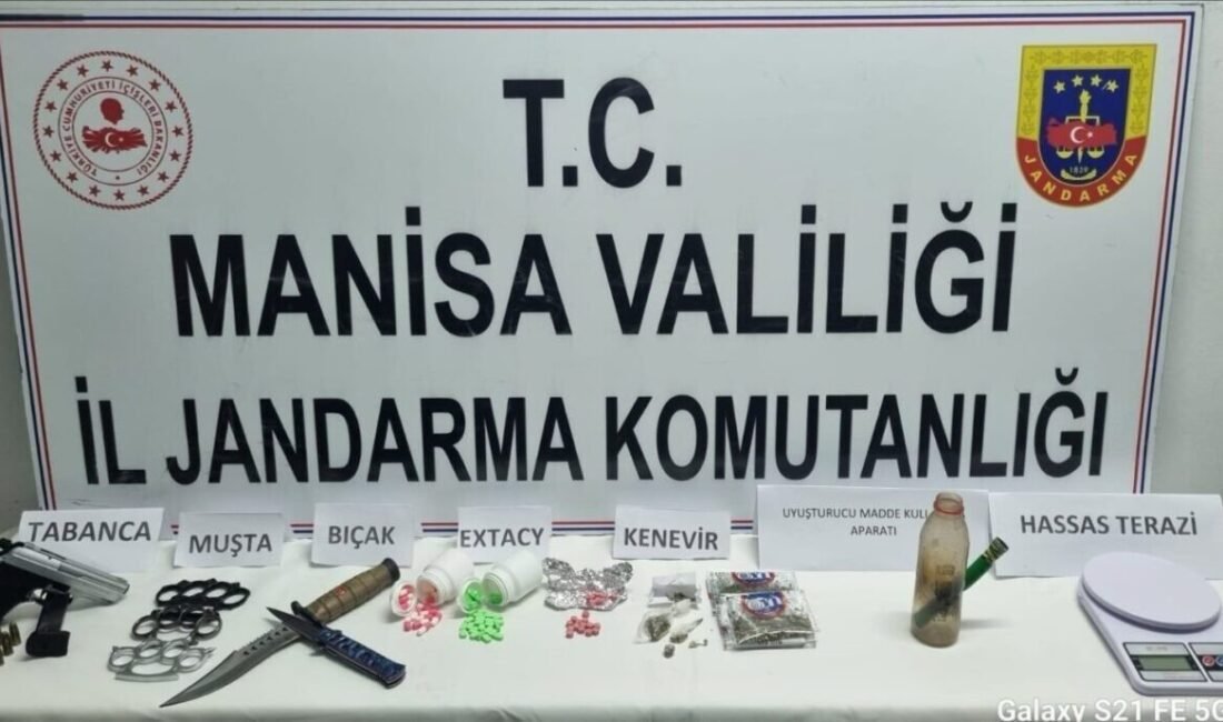 Manisa’nın Soma ilçesinde jandarma ekipleri tarafından 5 şahsın ikametinde ve