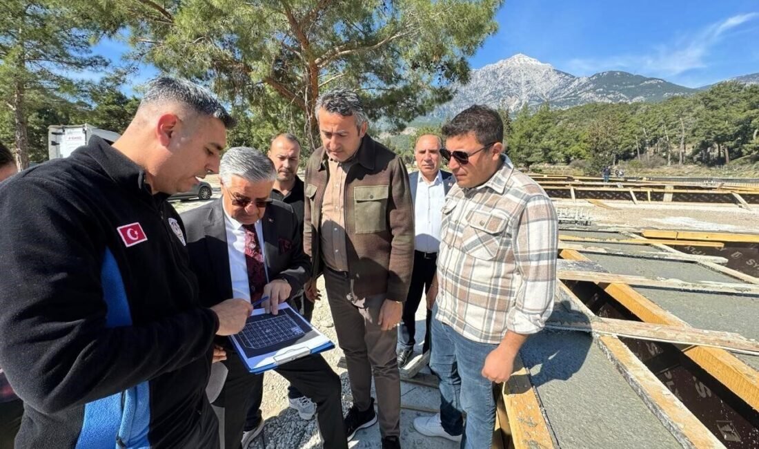 Kemer ilçesinde inşaatına başlanan Tekirova Kapalı Pazar Yeri’nin temel betonları