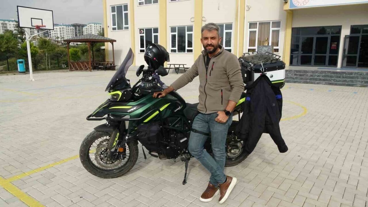 Trafik polisinden motosikletli öğretmene içleri yakan nasihat: "Ailene evlat acısı yaşatma, ben yaşadım"