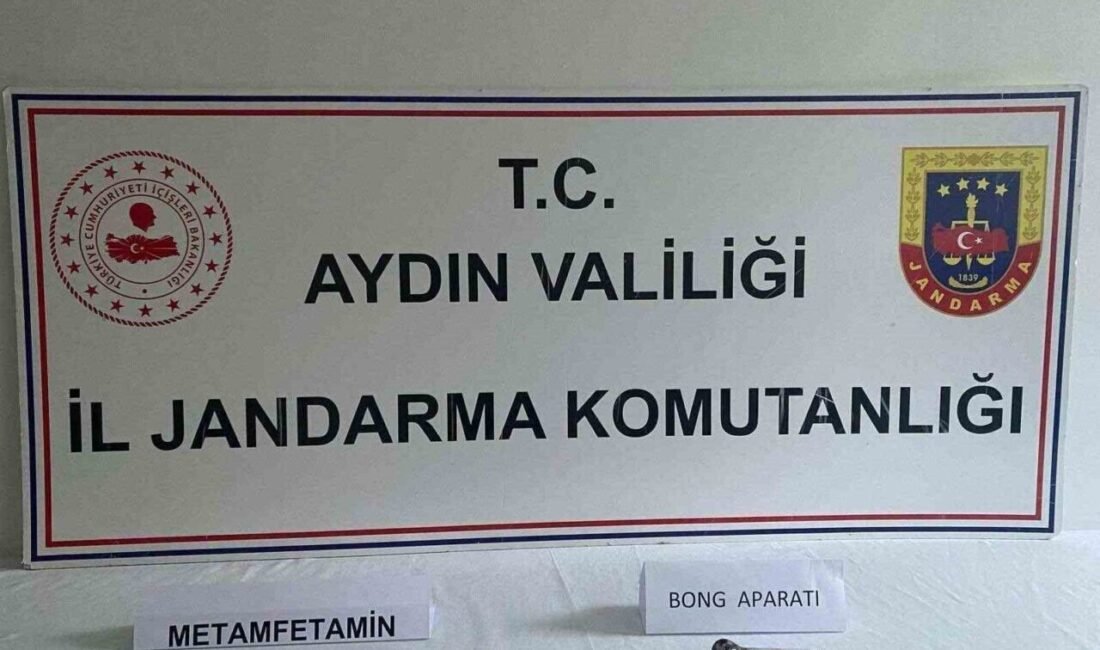 Aydın’ın Kuşadası ilçesinde jandarma yol kontrolü esnasında 1 kişi üzerinde
