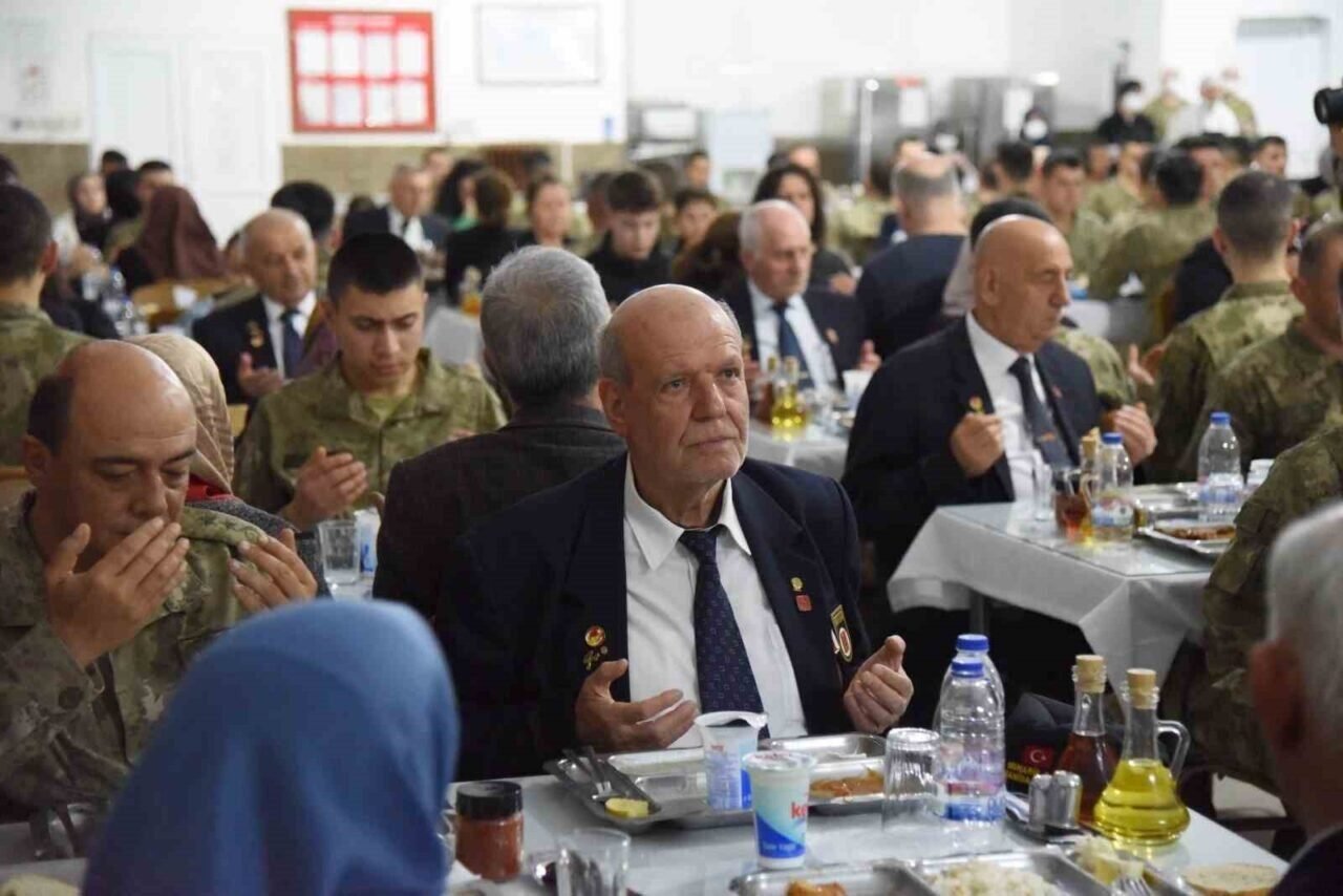 Vali Özkan şehit aileleri ve gazilerle iftarda buluştu