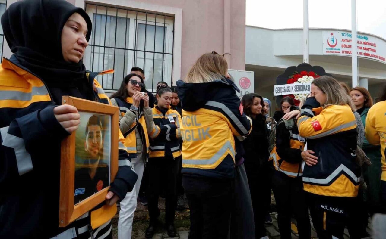 ‘Yok’ cevabını kabul etmeyen 4 kişi genç Paramediği hayattan kopardı