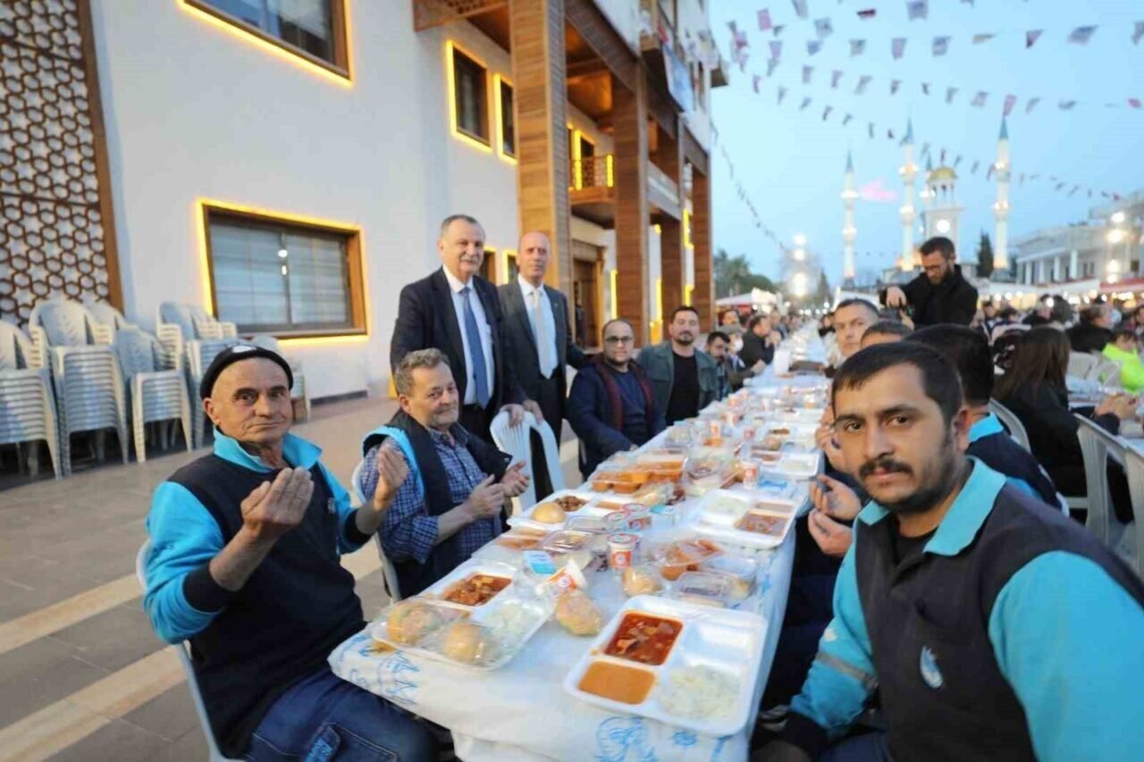 Yunusemre Belediyesi iftarda buluştu