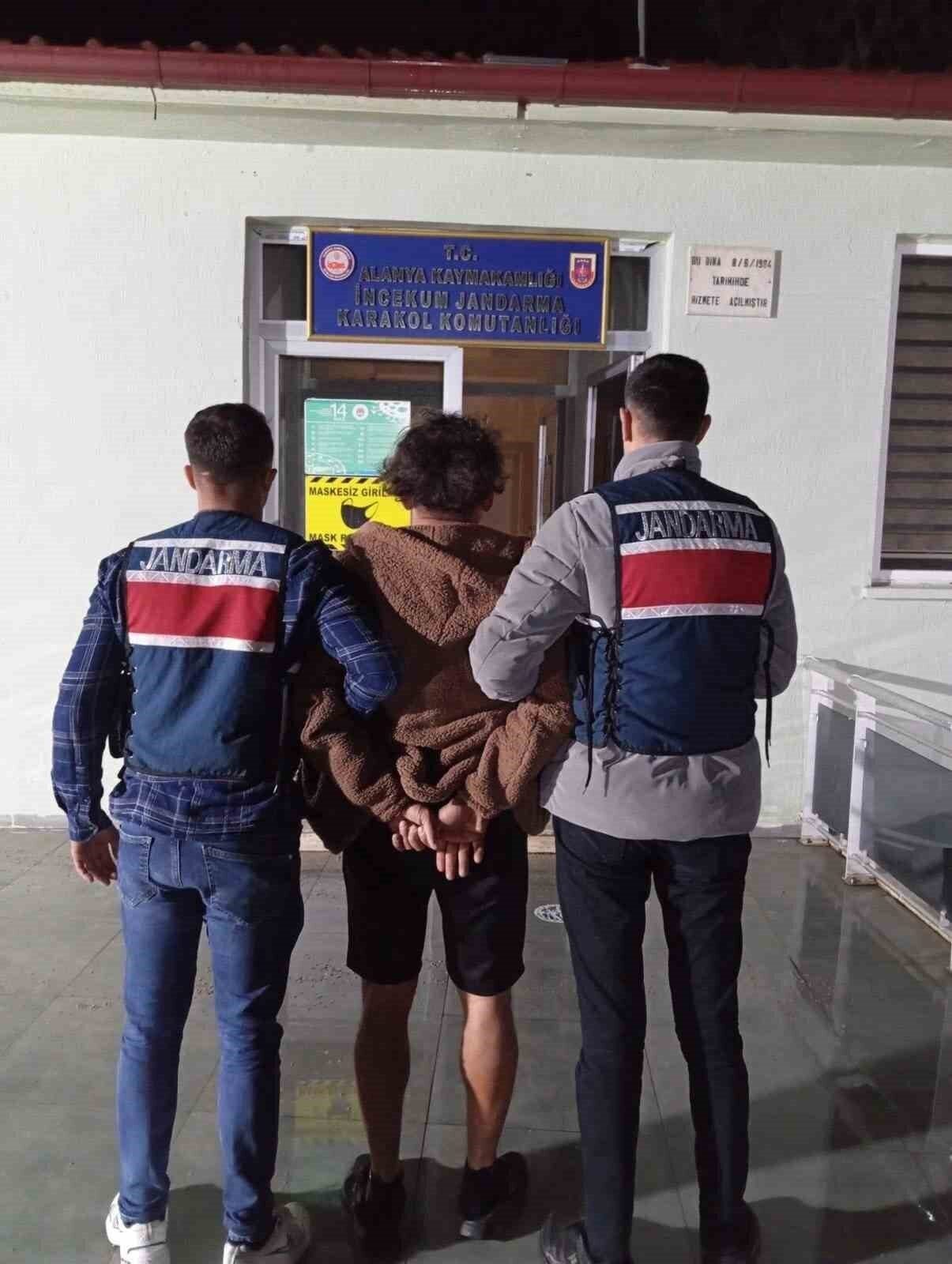 15 farklı suçtan aranan firari jandarmanın operasyonuyla yakalandı 15 farklı suçtan aranan firari jandarmanın operasyonuyla yakalandı