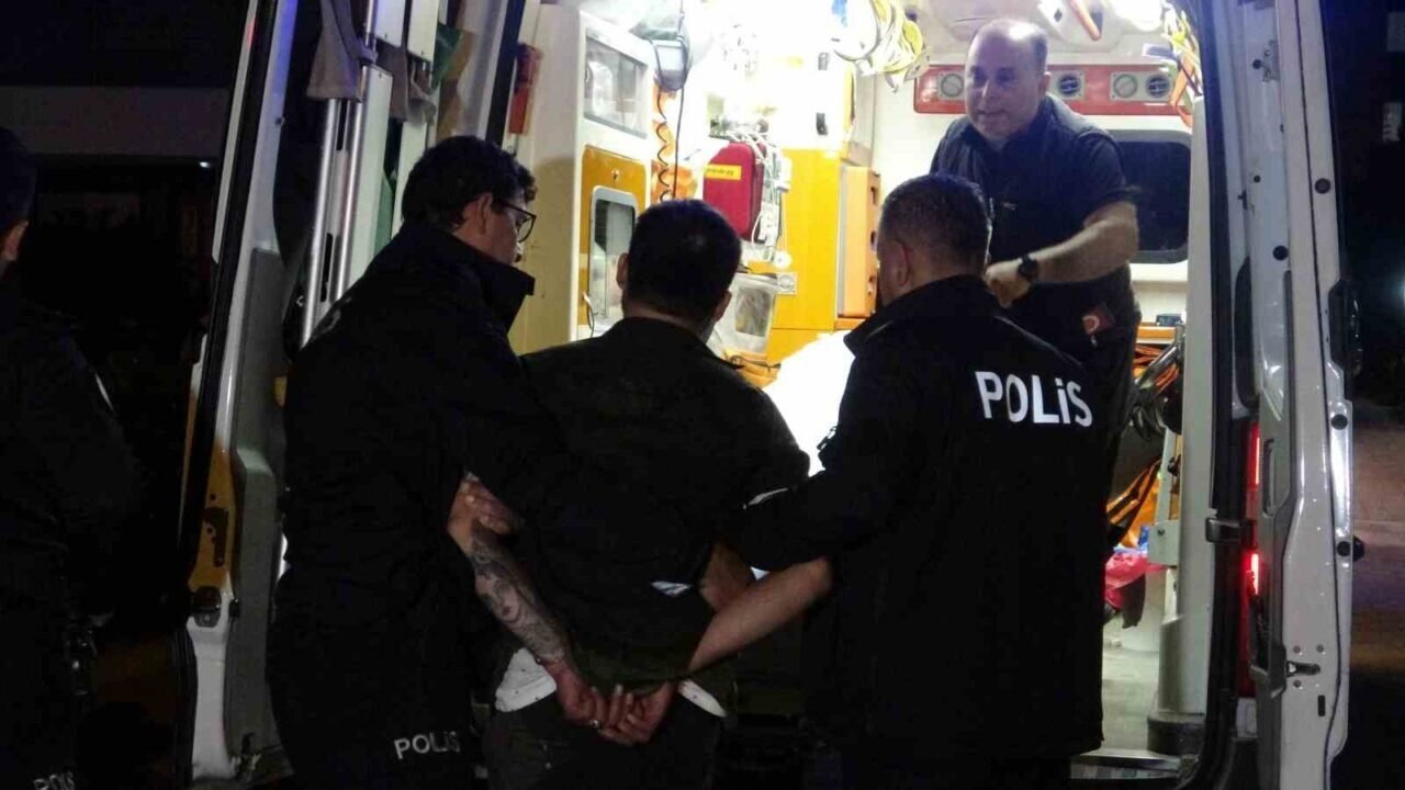 Anne-babasını odaya kilitledi, ekiplere ecel terleri döktürdü