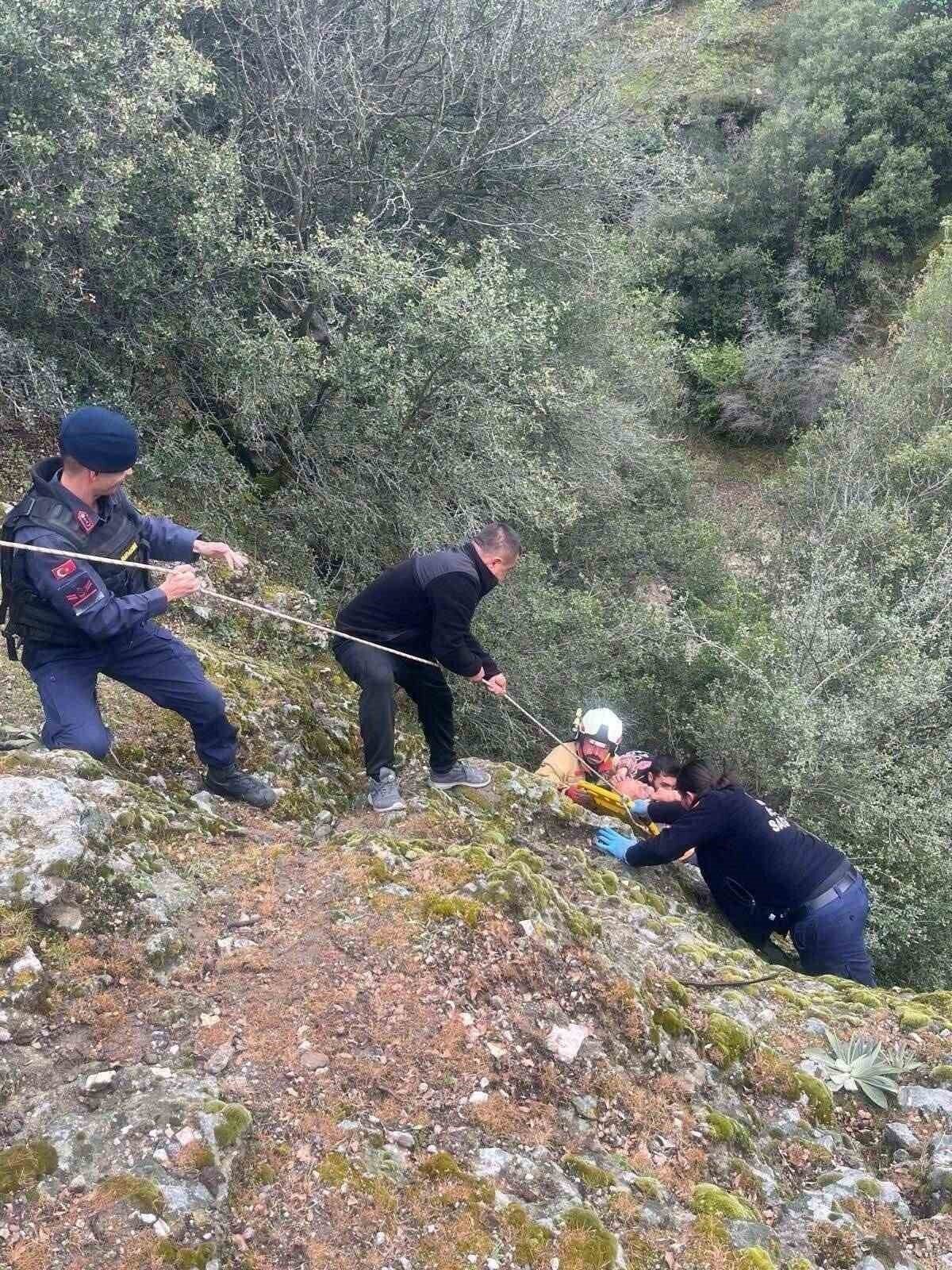 Uçurumdan yuvarlanan zihinsel engelli adam yaralandı