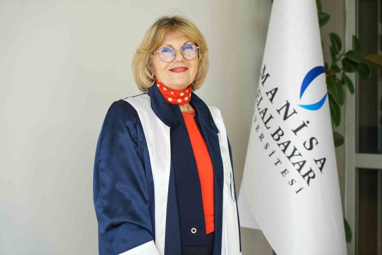 Başarılarla dolu hayatını 72 yaşında doktorayla taçlandırdı