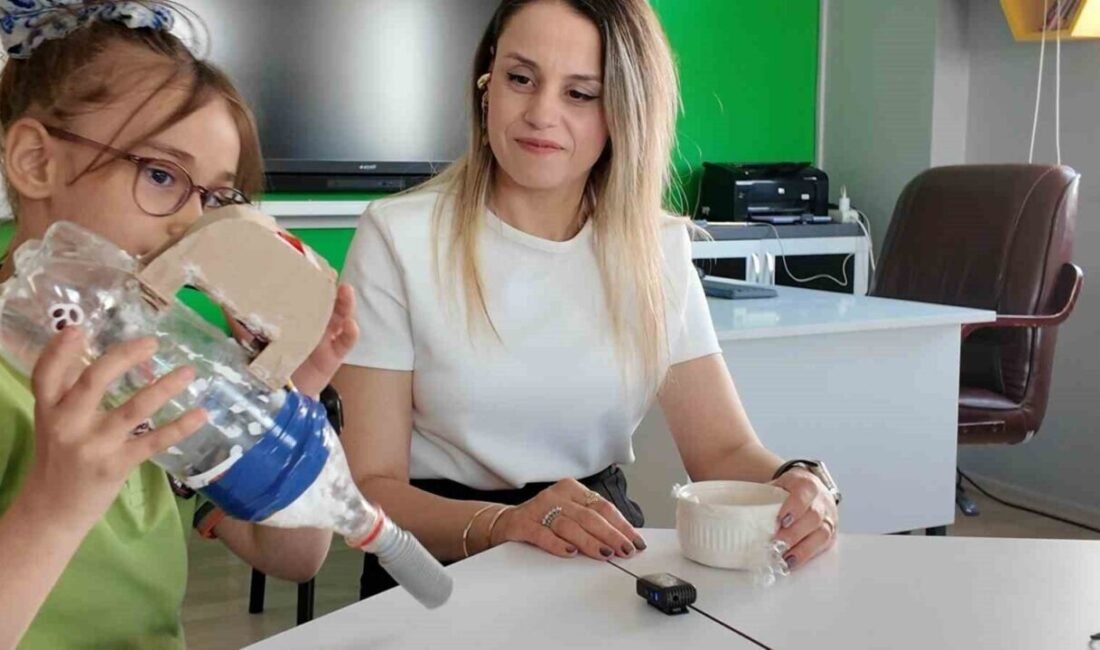 Manisa Soma Mehmet Akif Ersoy İlkokulu 4’üncü sınıf öğrencisi Elisa