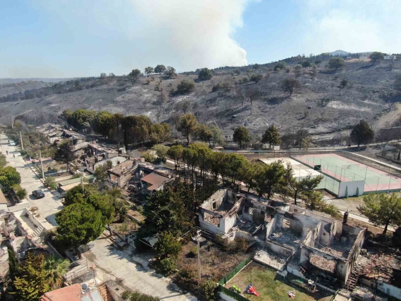 40 yıllık hatıraları küle döndü