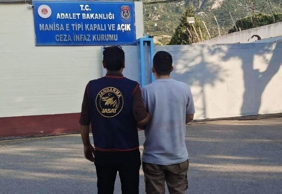 89 suçtan aranan şahıs yakalandı Manisa’nın Turgutlu ilçesinde jandarma ekipleri tarafından gerçekleştirilen operasyonla hakkında 89