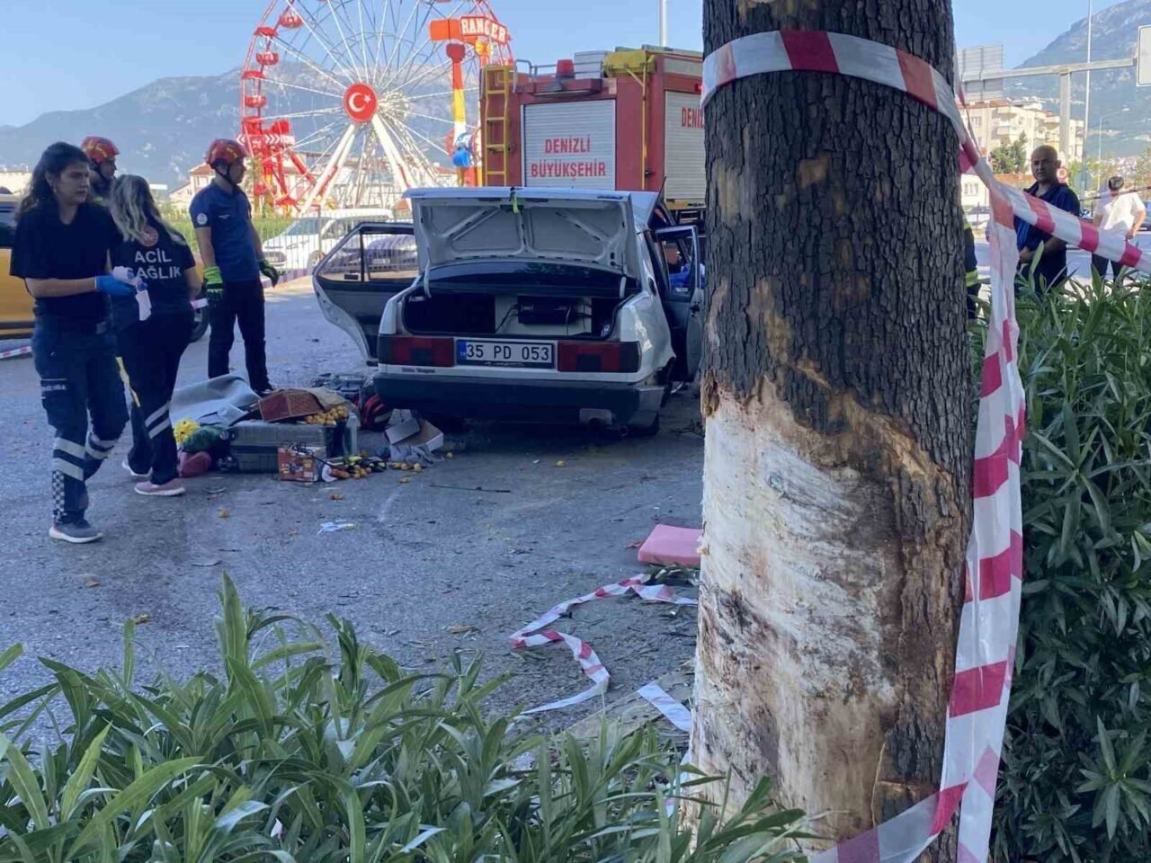 Ağaca çarpan Tofaş hurdaya döndü: 1 ölü, 4 yaralı
