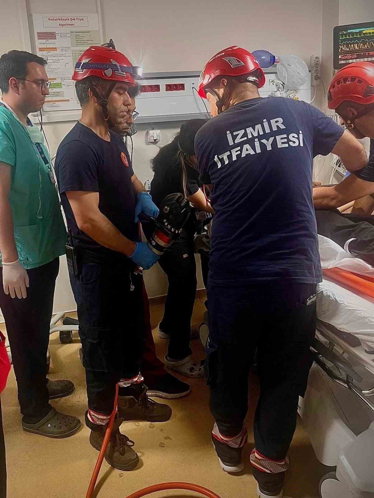 Ağaçtan düşen çocuk korkuluk demirlerine saplandı