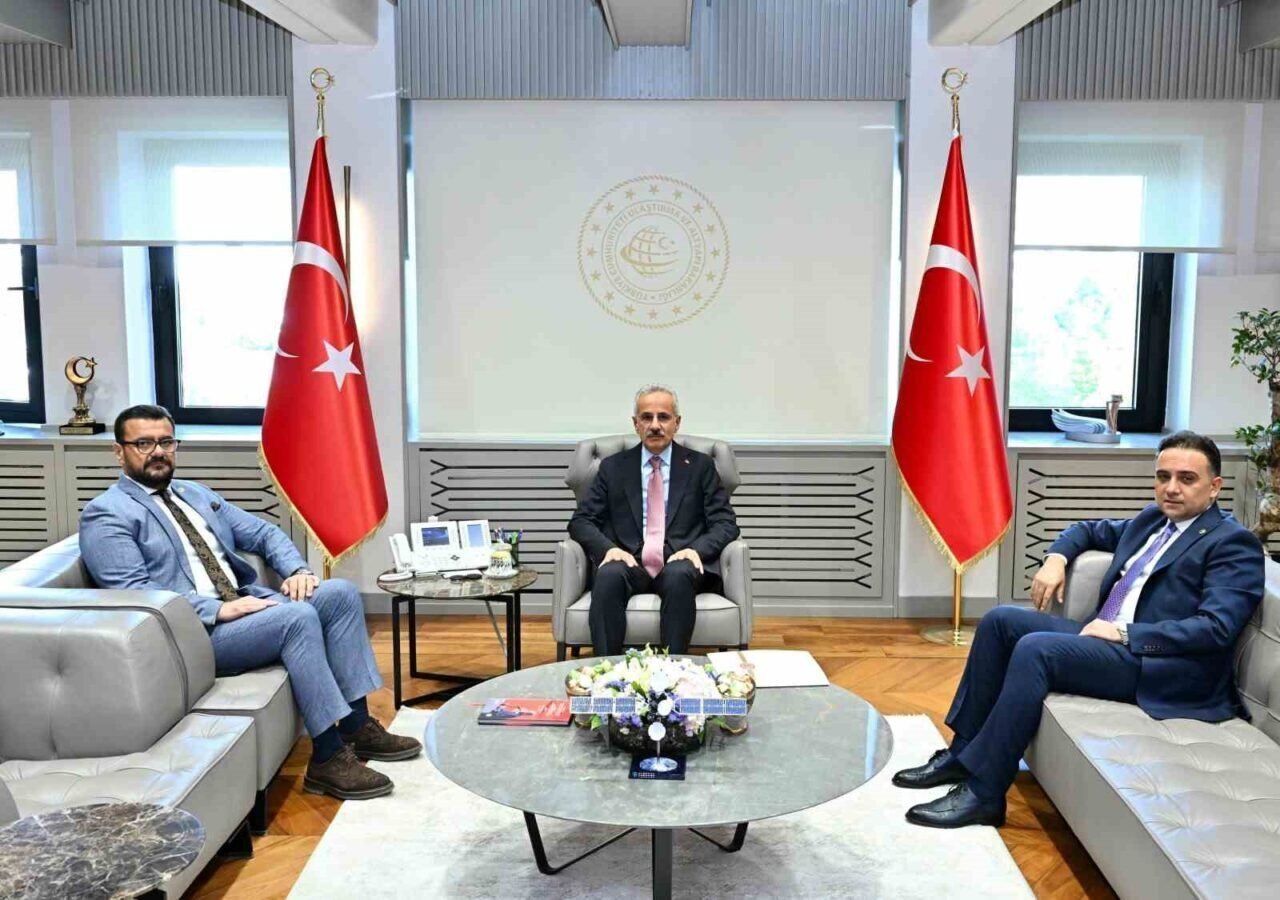 AK Parti’li Baybatur ve Akkal, Bakan Uraloğlu ile görüştü AK Parti’li Baybatur ve Akkal, Bakan Uraloğlu ile görüştü