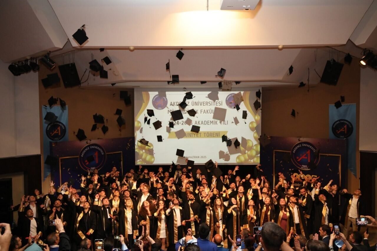 Akdeniz Üniversitesi’nde mühendisler mezun oldu