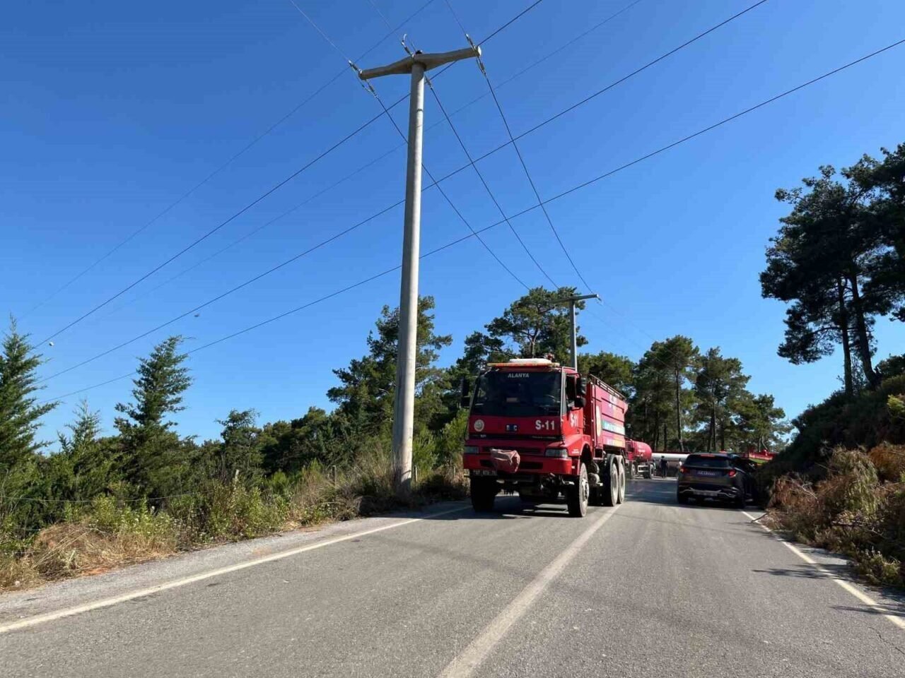 Alanya Kızılalan’da çıkan yangın yaklaşık 10 saat sonra kontrol altına alındı