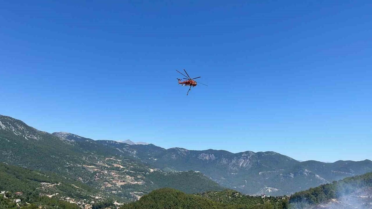 Alanya’da çıkan orman yangını kısmen kontrol altına alındı