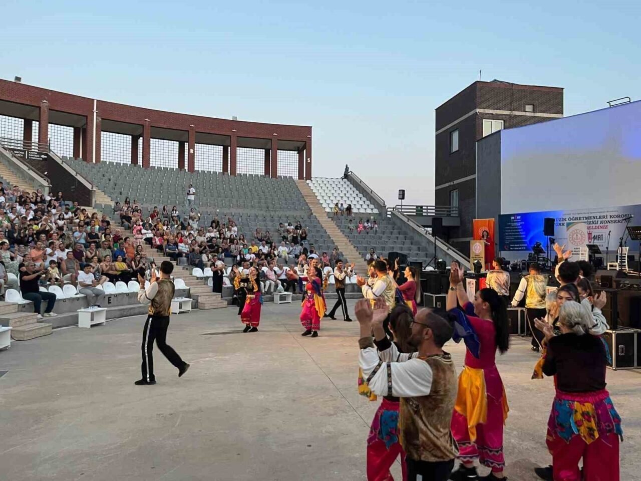 Alanya’da lise ve ortaokul müzik öğretmenlerinden konser