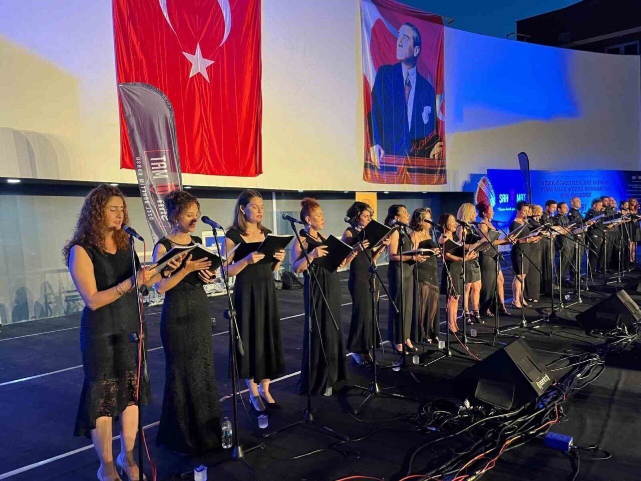 Alanya’da lise ve ortaokul müzik öğretmenlerinden konser