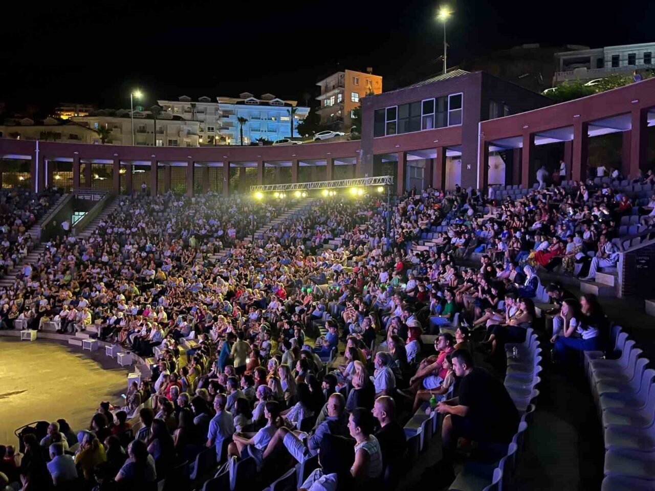 Alanya’da lise ve ortaokul müzik öğretmenlerinden konser