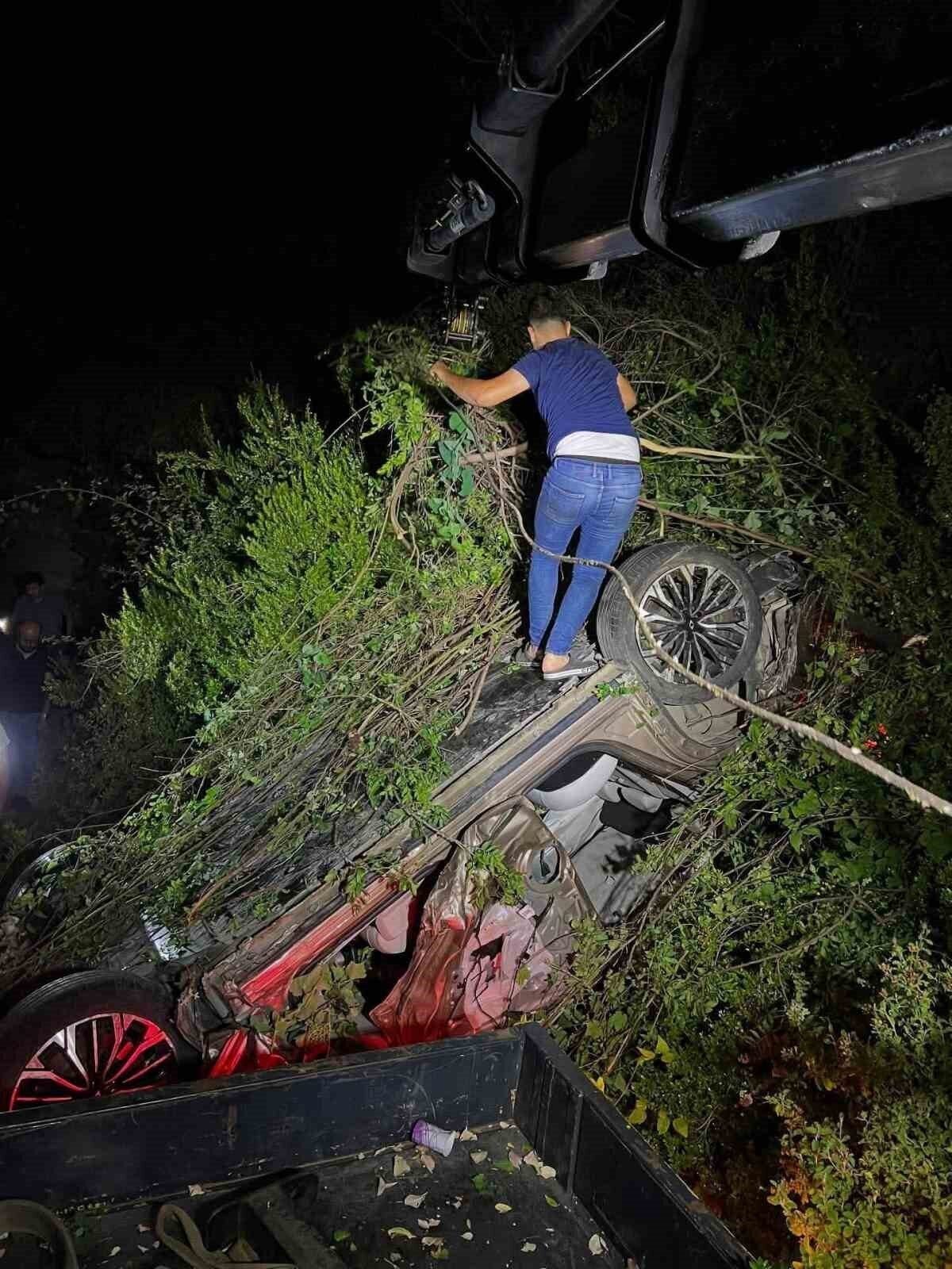 Alanya’da uçuruma yuvarlanan araç sürücüsü hayatını kaybetti
