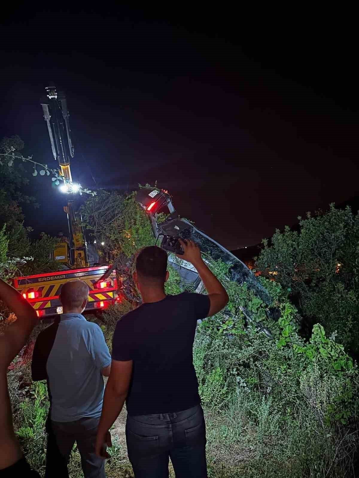 Alanya’da uçuruma yuvarlanan araç sürücüsü hayatını kaybetti