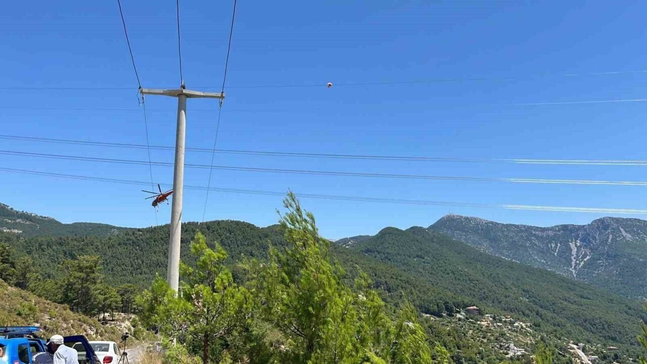 Alanya’daki yangınını kontrol altına alınması çalışmaları devam ediyor