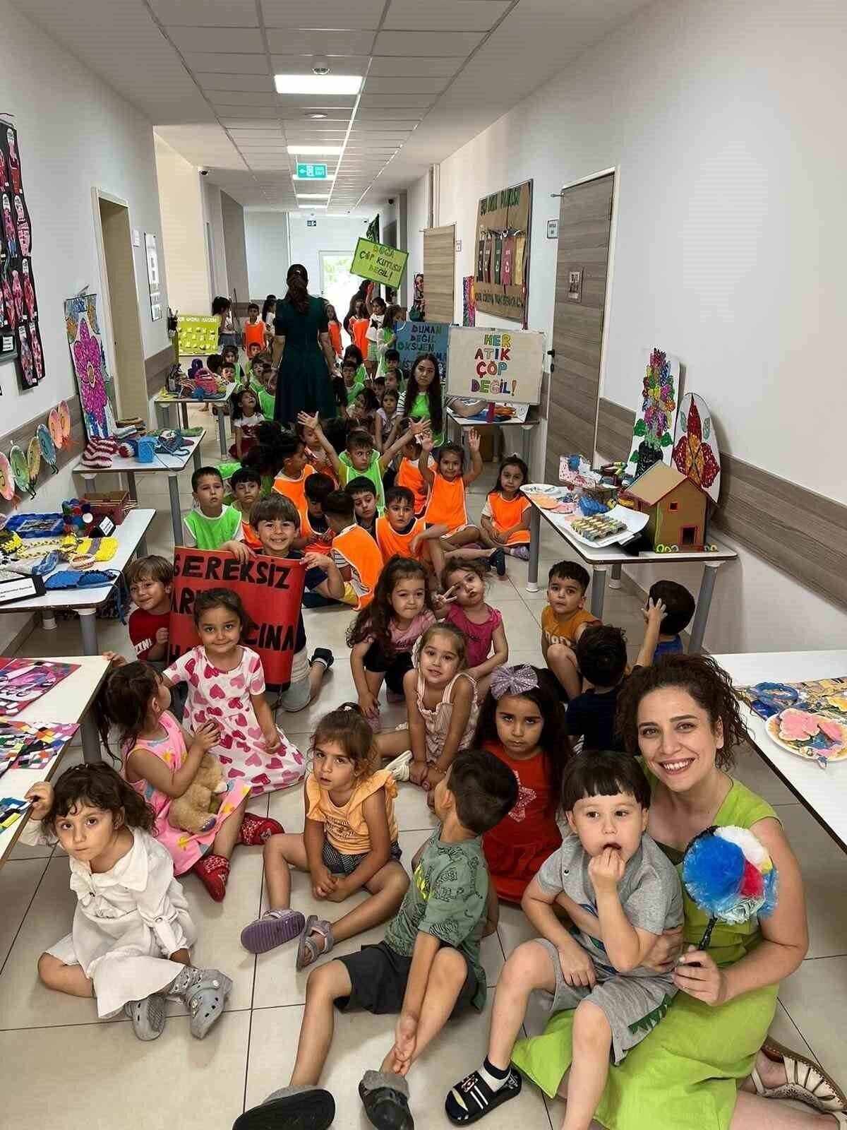 Alaşehir’de minikler çevre için oturdu
