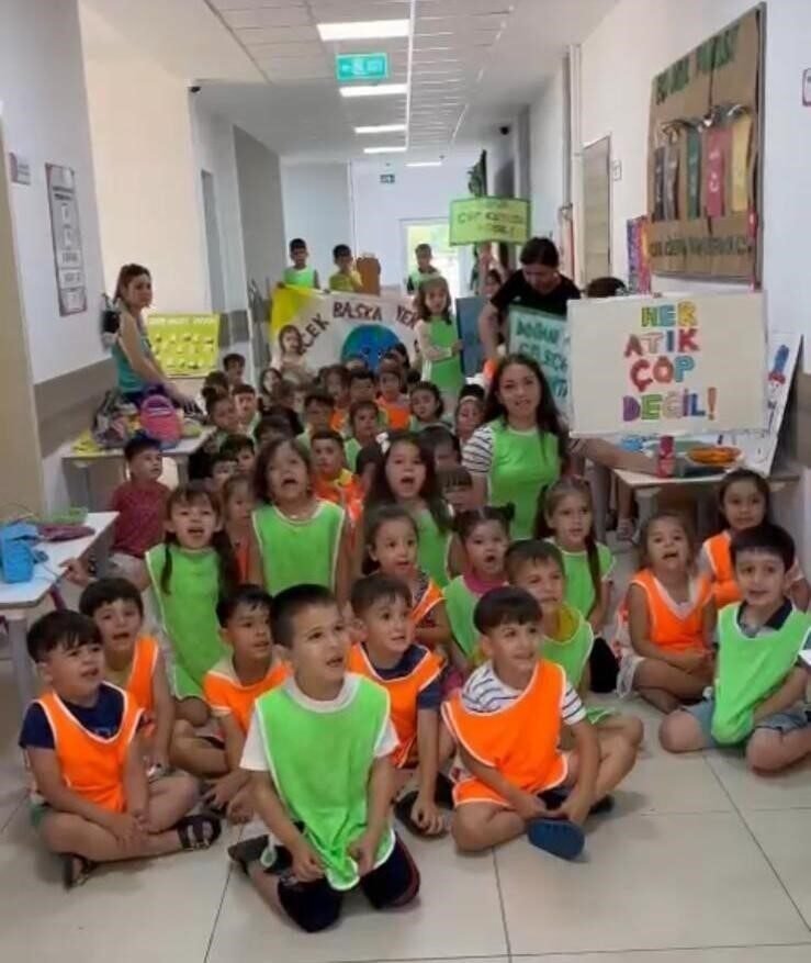 Alaşehir’de minikler çevre için oturdu