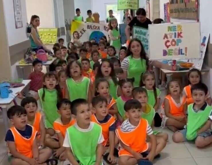 Manisa’nın Alaşehir ilçesindeki TOBB Anaokulu’nda eğitim gören 152 minik öğrenci,