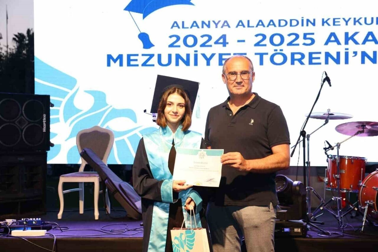 ALKÜ’nün 10. yılında mezuniyet coşkusu