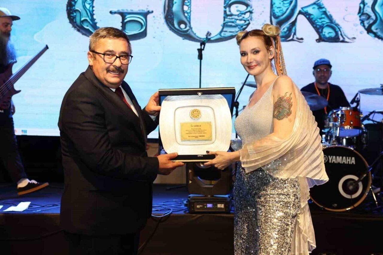 ALKÜ’nün 10. yılında mezuniyet coşkusu