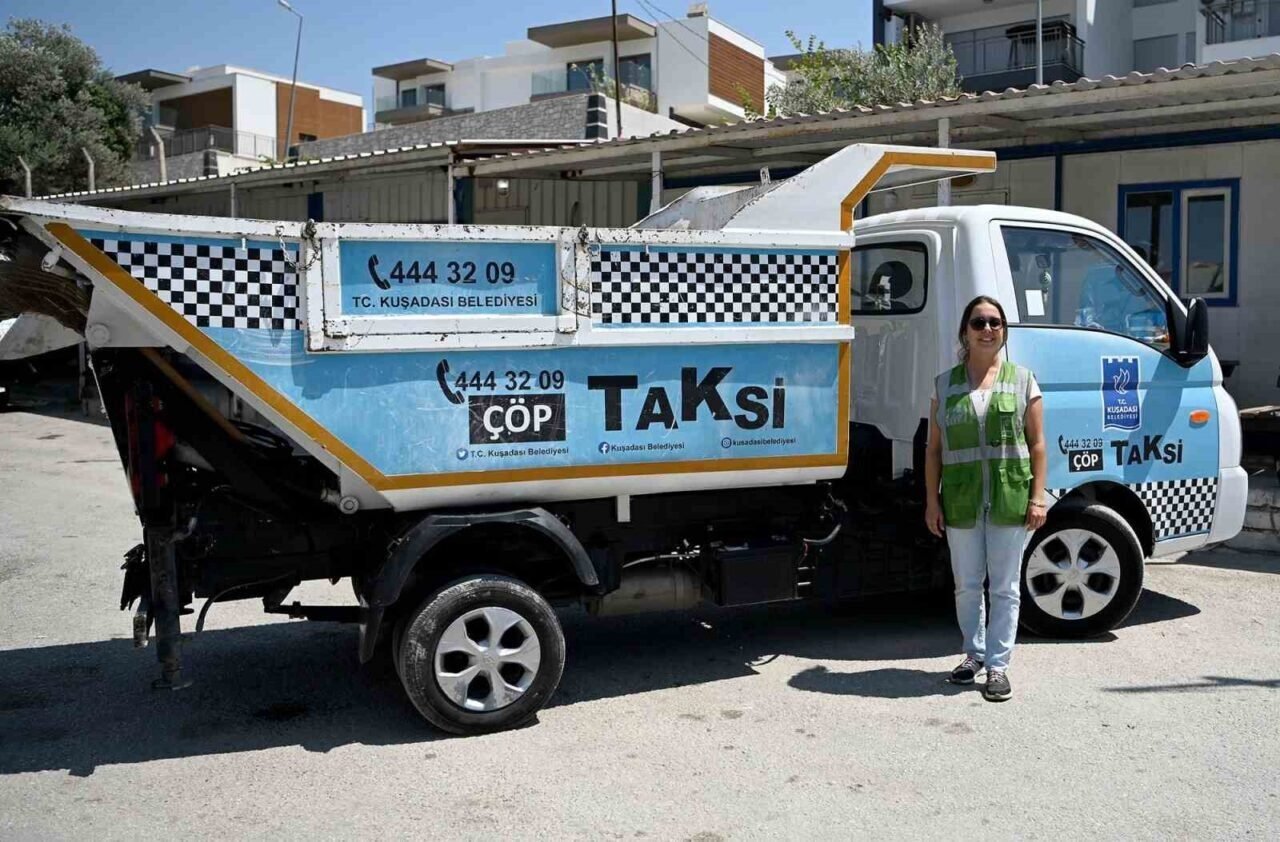 Alo Çöp Taksi direksiyonuna geçip, dar sokaklarda temizlik yapıyor
