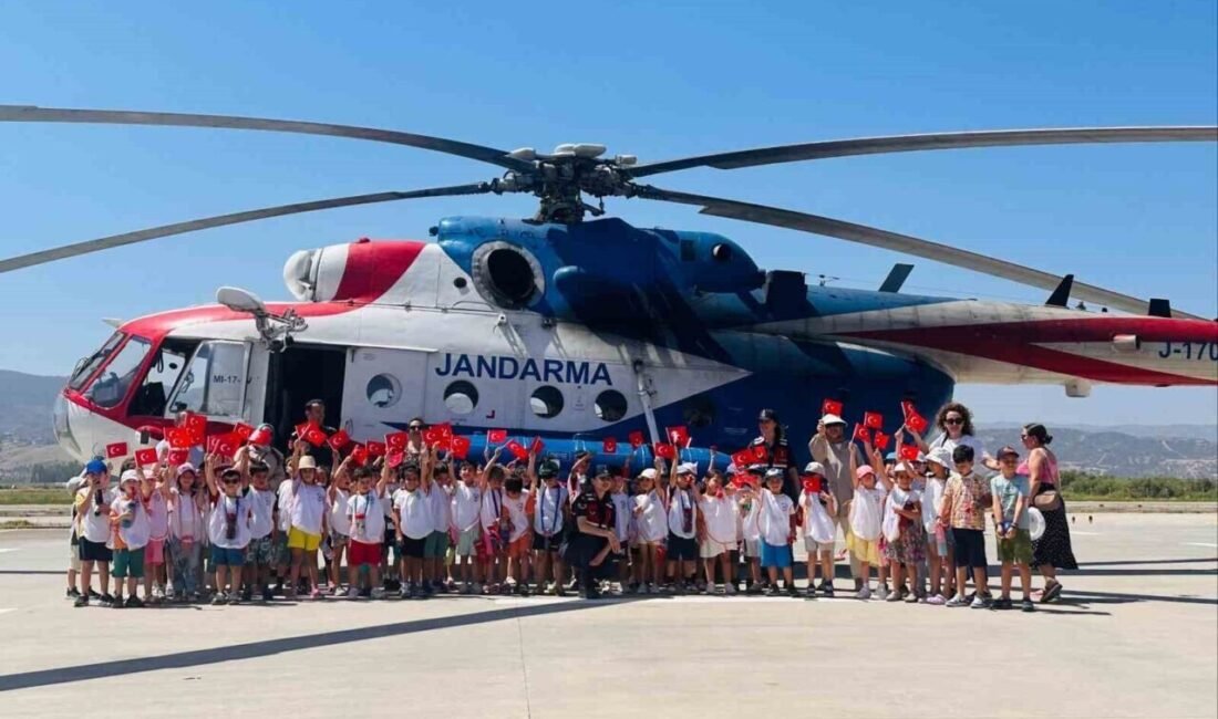 Aydın’da Filo Komutanlığı’nı ziyaret eden anaokulu öğrencileri, hem jandarmayı daha