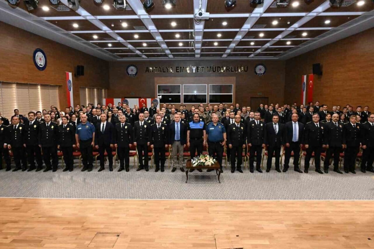 Antalya Emniyet Müdürlüğü’nde rütbe terfi töreni düzenlendi
