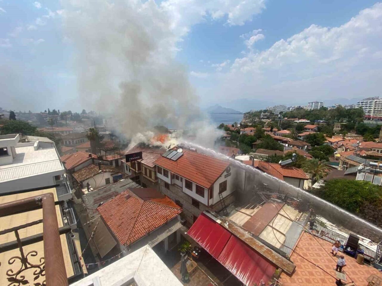 Antalya Kaleiçi’ndeki yangın