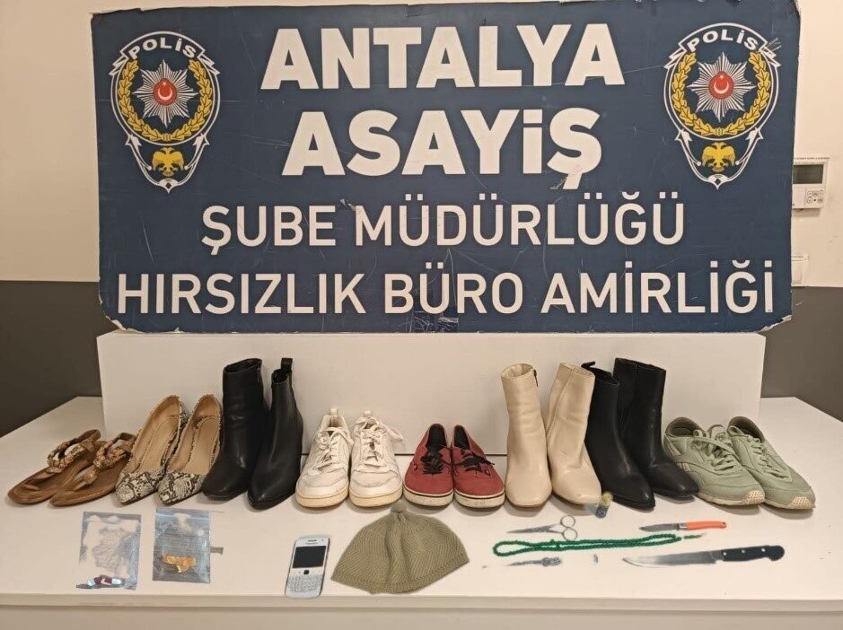 Antalya’da 1 haftadaki asayiş uygulamalarında 205 kişi tutuklandı Antalya’da 1 haftadaki asayiş uygulamalarında 205 kişi tutuklandı