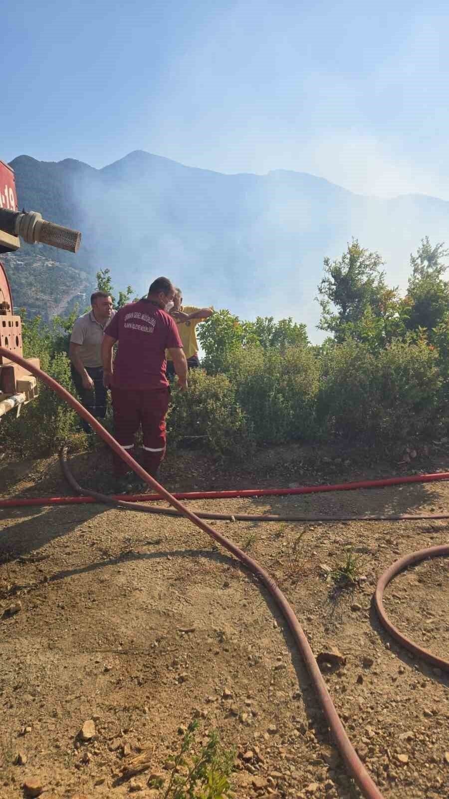 Antalya’da 2 ilçede orman yangını