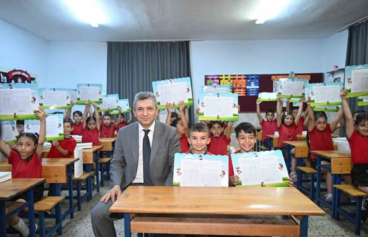 Antalya’da 485 bin 783 öğrenci karne heyecanı yaşadı Antalya’da 485 bin 783 öğrenci karne heyecanı yaşadı