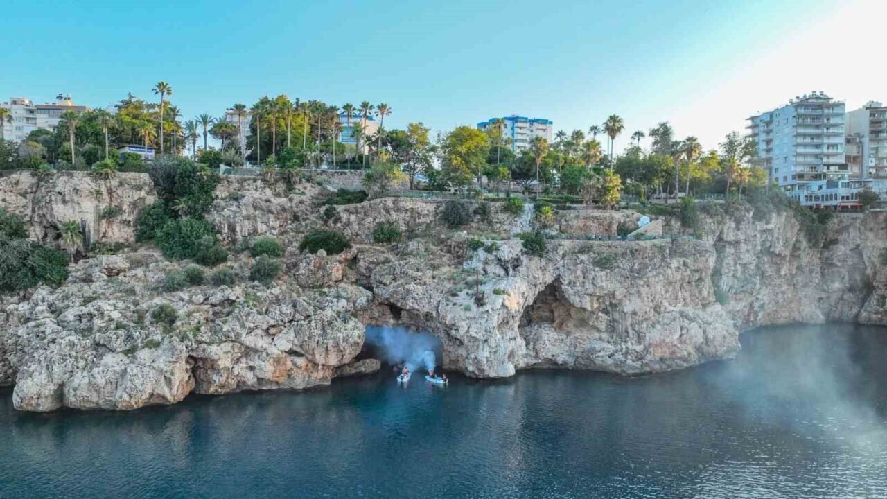 Antalya’da denizden ve karadan haşerelerle mücadele başlatıldı