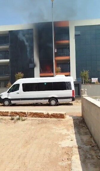 Antalya’da ev yangınında 1 kişi yaralandı