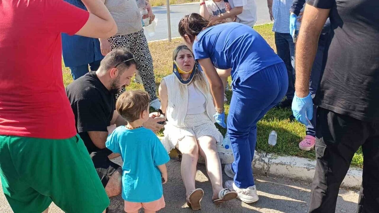 Antalya’da iki otomobil çarpıştı: 7 yaralı